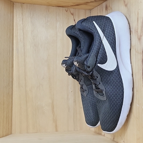 NIKE Men's Black and White Tanjun Sneakers - Picture 5 of 9